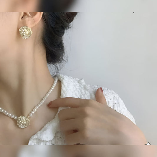 Elegant Floral Pearl Set